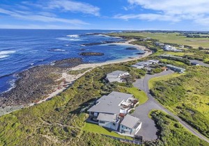 Hearns Beachside Villa 2