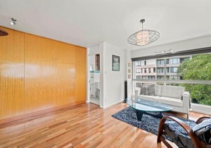 Heart Of The City Minutes from Macleay Street