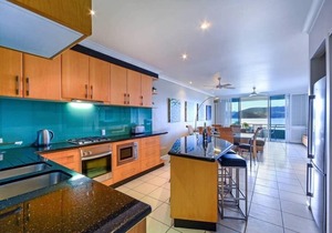 Hibiscus Apartment 208 - Beachfront Apartment on Hamilton Island