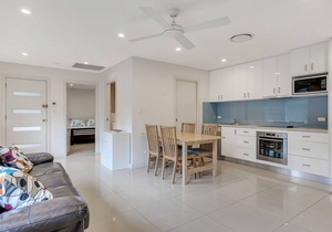 HOLIDAY COTTAGE NEAR COOGEE BEACH