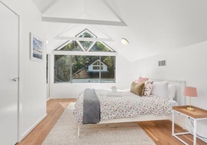 HOLIDAY HOME AWAY FROM HOME / SMITHS LAKE