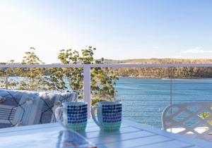 Home On the Water Enjoy a relaxing lakeside hideaway at this charming and cosy
