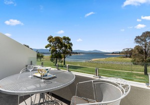 Horizons 216 - Deluxe Lake Front Studio l Pool l Tennis l Air-Con