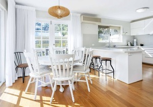 Huge house across from Cottesloe Tennis Club! 6min walk to Cott beach. Free WIFI