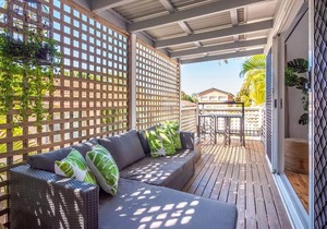 Hume Street 22, Golden Beach