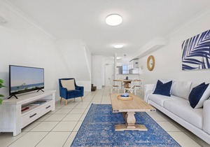 Inner-City 2-Bed with Balcony & Undercover Parking