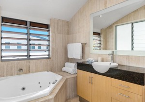 Jades on Lawson Apartment No1