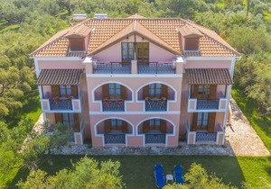 Kavos Psarou Studios & Apartments in Alykes