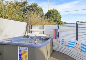 Kendalls Two - walking distance to shops and cafes