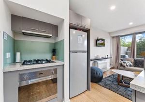 Khione 6 - 2BR Modern Townhouse l Spa Bath l WiFi l Air-Con l BBQ
