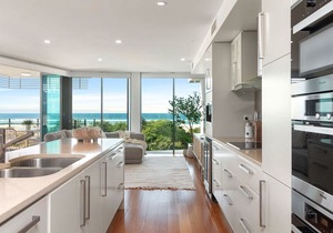 Kirra Wave 301 - Luxury Beachfront - All Linen Provided