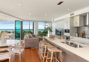 Kirra Wave 301 - Luxury Beachfront - All Linen Provided