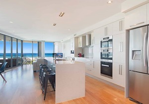 Kirra Wave 401 - Luxury Beachfront North Kirra