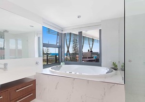 Kirra Wave 401 - Luxury Beachfront North Kirra