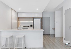 KOZYGURU Penrith Cosy 2BED 2BATH APT + FREE Parking NPE081