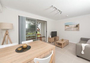 Lakeview Suite 17