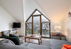 Lantern 1 Bedroom Balcony with Panoramic Mountain View