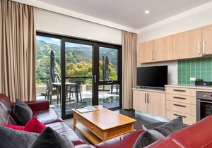 Lantern 13- Deluxe Apartment nestled in the Snowy Mountains.