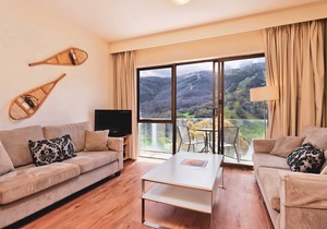 Lantern 21- Balcony Apartment, nestled in the Snowy Mountains.