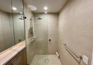 Lovely 1 bedroom with free park in Westmead