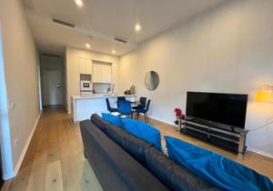 Luxe 2BR Executive Apartment Kingston Pool Parking WiFi BBQ Wine