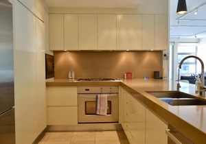 Luxurious 3 Bedroom Apartment with Parking near CBD