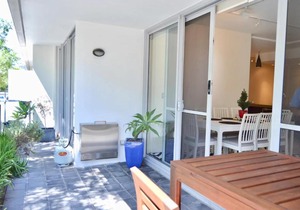 Luxurious 3 Bedroom Apartment with Parking near CBD