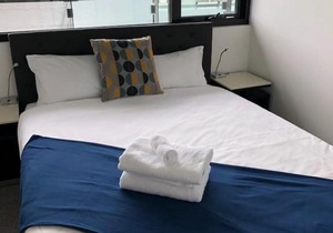 Luxury 2BR Yarra River Views WIFI-Netflix-Pool-Gym