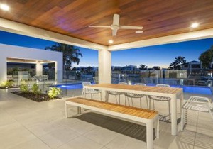 Luxury Canal Front Holiday House