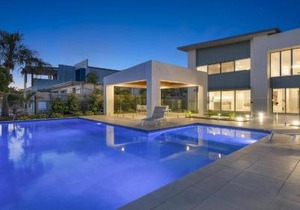 Luxury Canal Front Holiday House