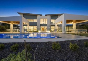 Luxury Canal Front Holiday House