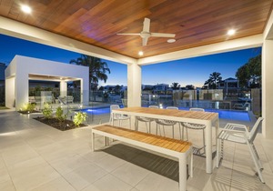 Luxury Canal Front Holiday House, Raptor Pde Banksia Beach