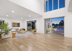 Luxury Canal Front Holiday House, Raptor Pde Banksia Beach