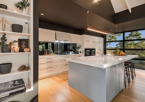 Luxury Shoreham Property Coastal/Rural Views & Pool, Close to Wineries & Beach