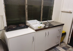 Meyenburg Unit 1 fully self contained, 6 guests, 2 br unit, 1Qb, 1Db, 2 singles