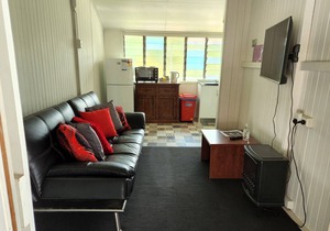 Meyenburg unit 2, fully self contained private unit, 2 DBs, 4pax