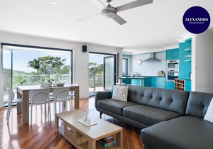 MODERN BEACH HOME / STUNNING VIEW / GREAT GARDEN