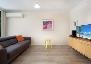 Modern, Executive Apartment near Newtown