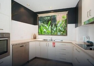 Modern ground floor apartment across the road from Clarkes Beach