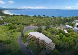 Modern ground floor apartment across the road from Clarkes Beach