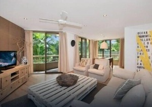 Modern ground floor apartment across the road from Clarkes Beach