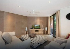 Modern ground floor apartment across the road from Clarkes Beach