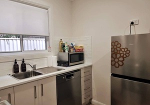 Modern Studio 10mins walk to Wollongong Hospital