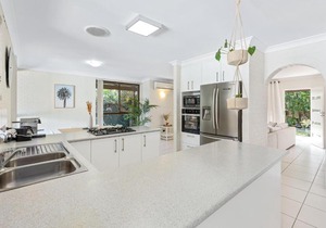 Mudjimba Beach House, sleeps 6, pet friendly
