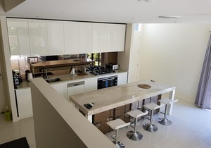 Near New Luxury Spacious Beachside Townhouse