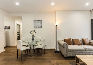 New, Bright Apartment in Waterloo near park