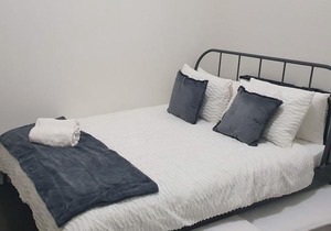Newtown - Large Stylish 2 Bedroom Oasis Fits 8 People - Free Netflix/Fast Wi-Fi