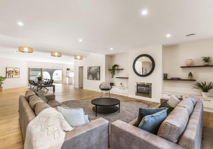 Ocean Luxe Retreat Luxury House with pool, tennis court, fireplace, walk to beach