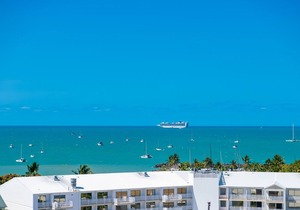 Ocean view family friendly walking distance to town WI-FI
