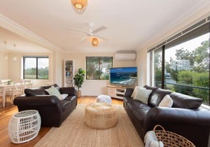Ocean Views Walk to Malua Beach EV & Pet Friendly